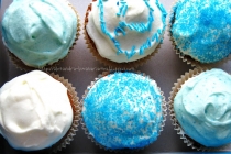 Blue Cupcake cu Ciocolată albă şi Cream Cheese Frosting