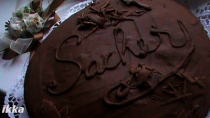 Tort Sacher cu glazura de ciocolata cu lapte