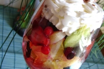 Salata de fructe cu coniac si sirop de anason