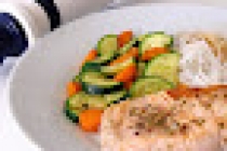 SOMON LA CUPTOR CU LEGUME SOTATE (ROASTED SALMON WITH SAUTED VEGETABLES)