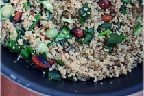 Salata de quinoa cu ceapa verde si migdale