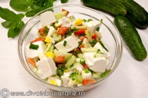 SALATA DE CASTRAVETI CU FETA SI MENTA