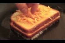 Video Retete Culinare - Inside-Out Grilled Cheese Sandwich