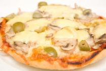 Mini-pizza cu ciupeci si masline