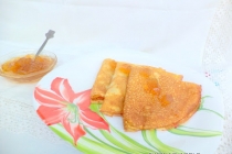 Clatite pufoase cu dulceata de pepene rosu by Clatidiada
