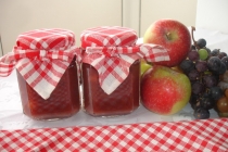 Gem de fructe : prune, mere, struguri, pere si mirodenii
